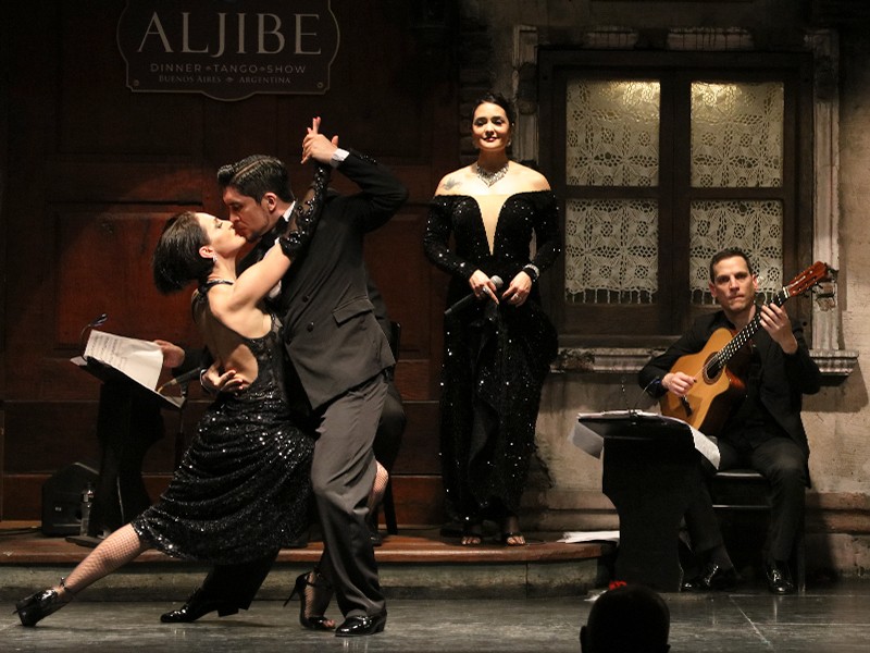 - VIP - CENA + SHOW + CLASE DE TANGO