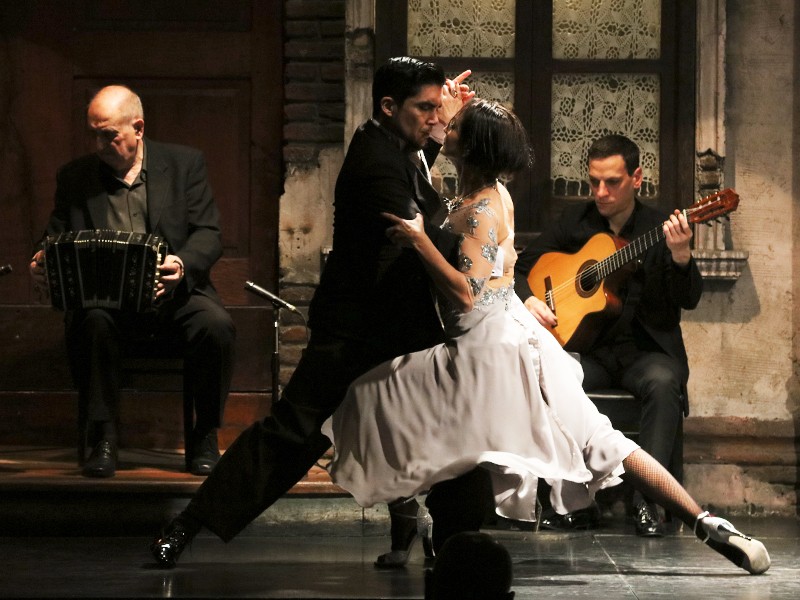 - VIP - CENA SHOW + DEGUSTACION DE VINOS