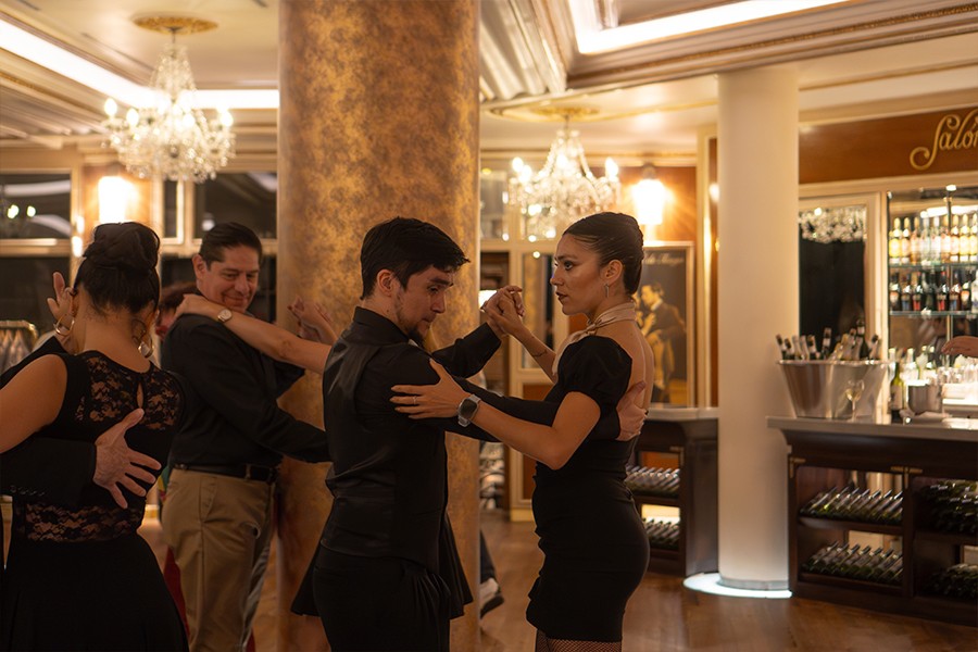 CENA + SHOW DE TANGO & FOLCLORE + CLASES DE TANGO
